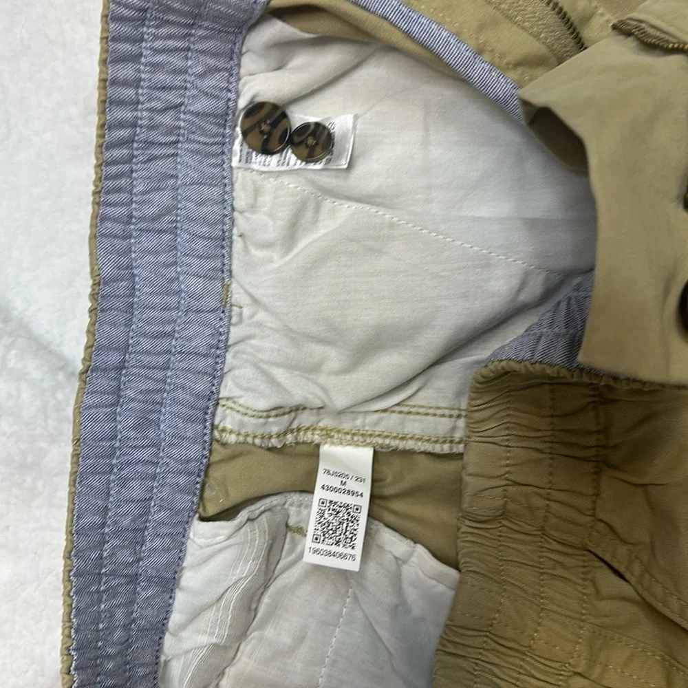 NWT .SIZE-M..97%COTTON..TOMMY-HILFIGER—Tan Flat Front Shorts - Picture 13 of 13